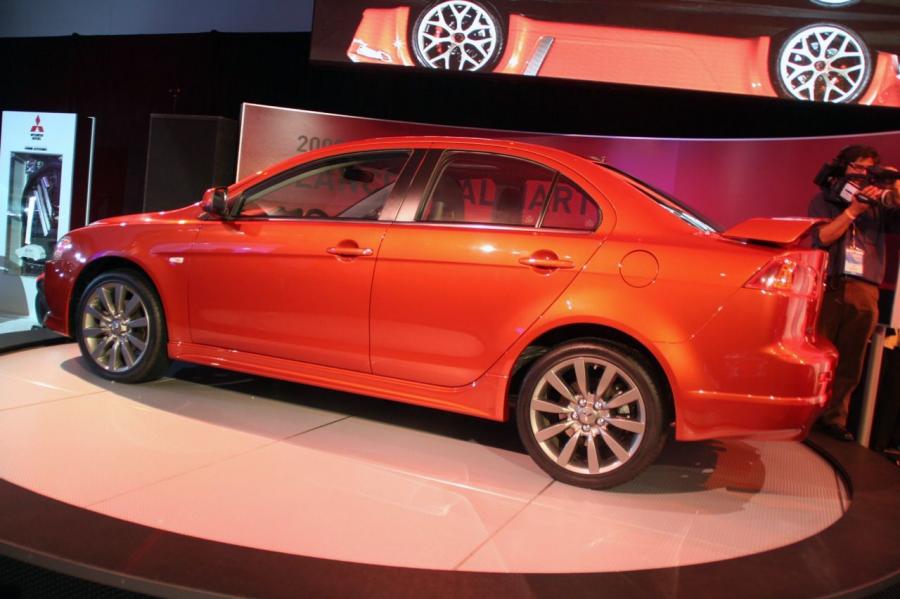  Mitsubishi Lancer Ralliart 2009 года  (фото 7 из 19)